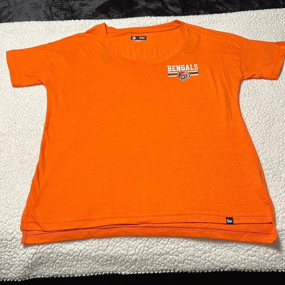 Ladies NFL Team Apparel Cincinnati Bengals Shirt, EUC, Size Medium
